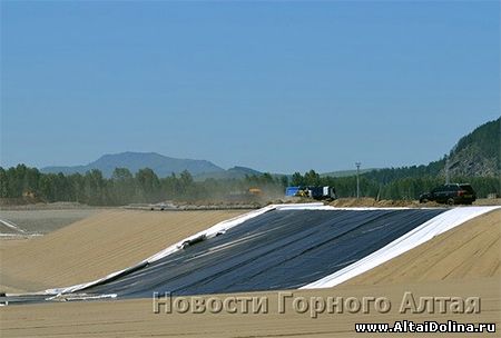 Искусственное озеро Алтайская Долина